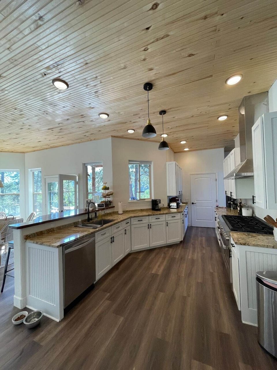 Fully Equipped Kitchen with Open Floor Plan