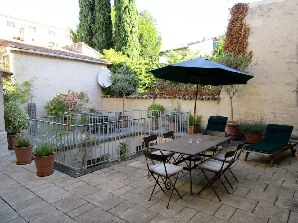Wider view of terrace