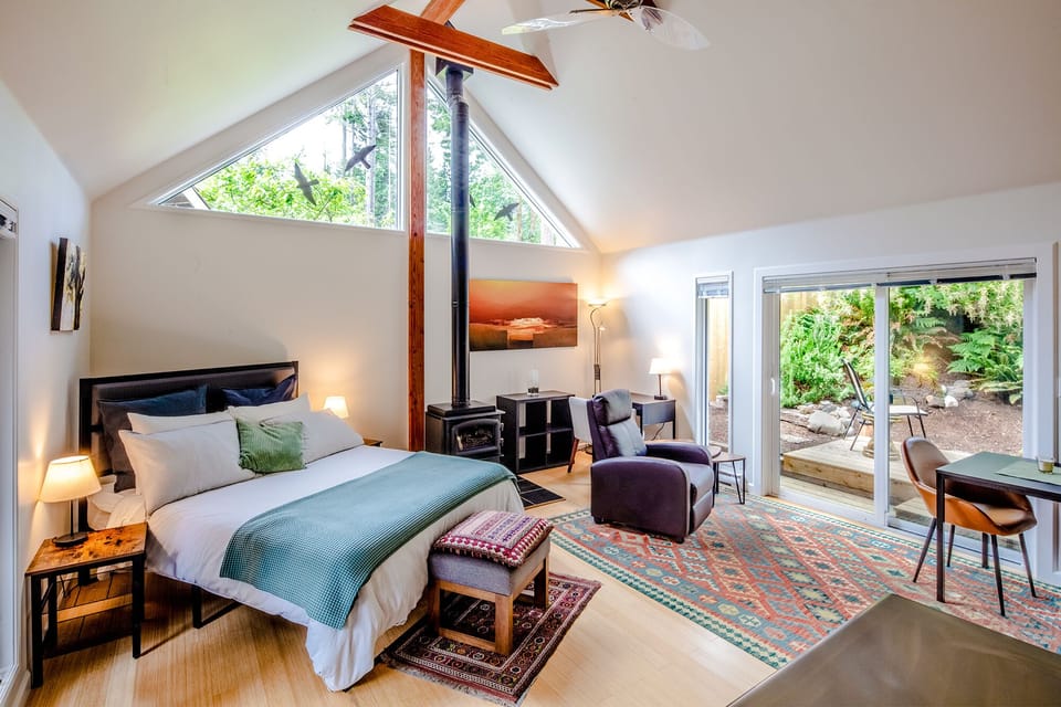 Bedroom/living/deck/dining table (2021)