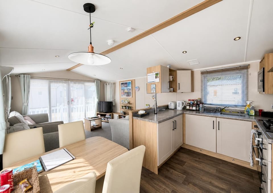 The well equipped caravan kitchen provides everything you need to prepare delicious family meals or a quick snack, giving you the freedom to dine in whenever you choose.