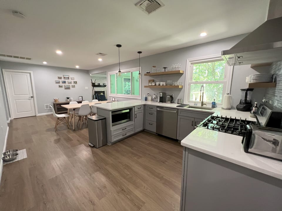 Full kitchen