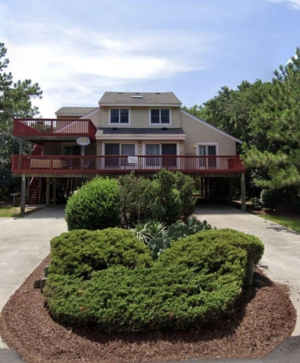 3,000 sq ft with wrap around deck and separate sun deck