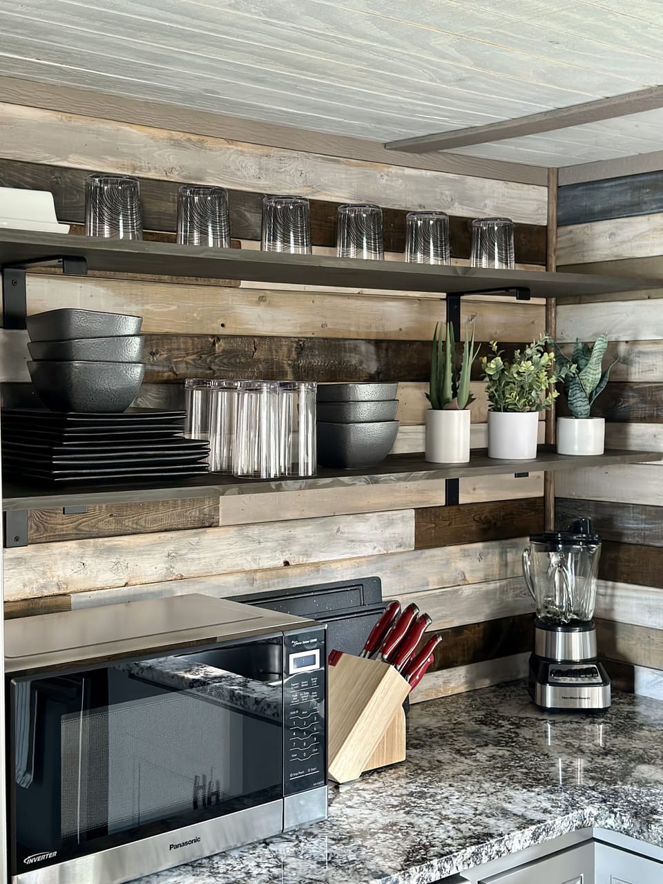 Both indoor & outdoor dishes and cups. 