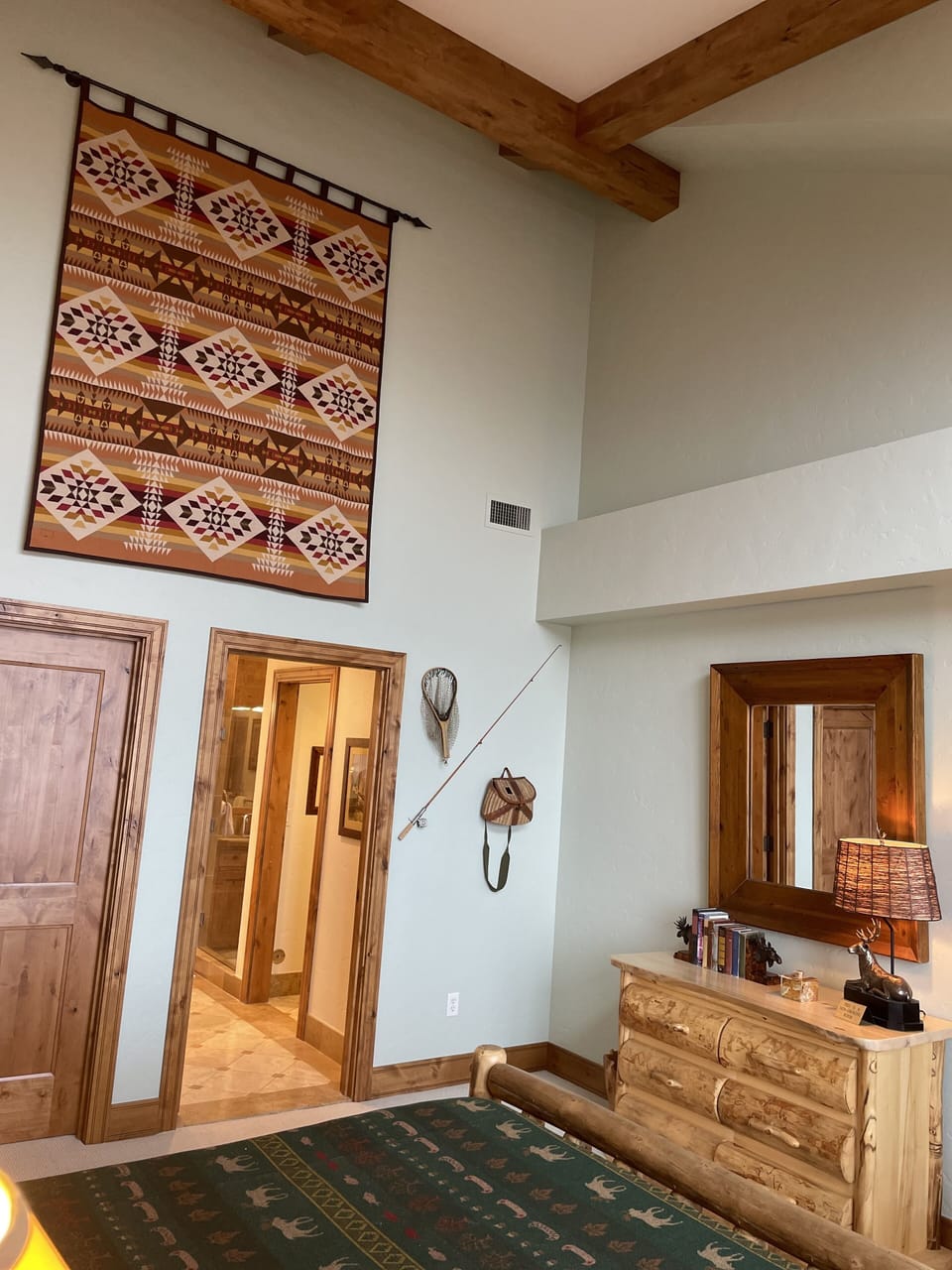 High-ceilinged King suite