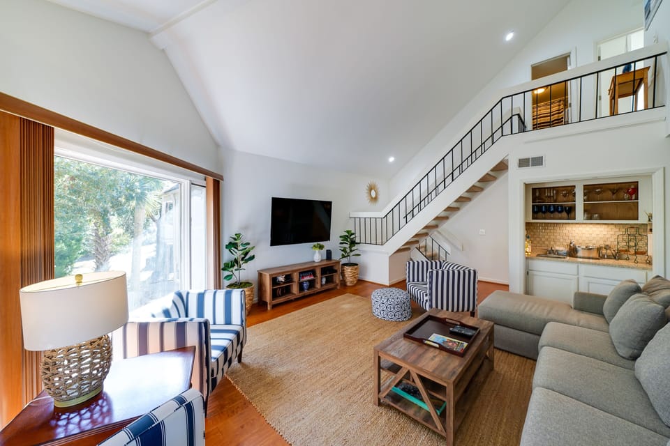 Welcome to an open spacious living and dining area with hard flooring throughout.