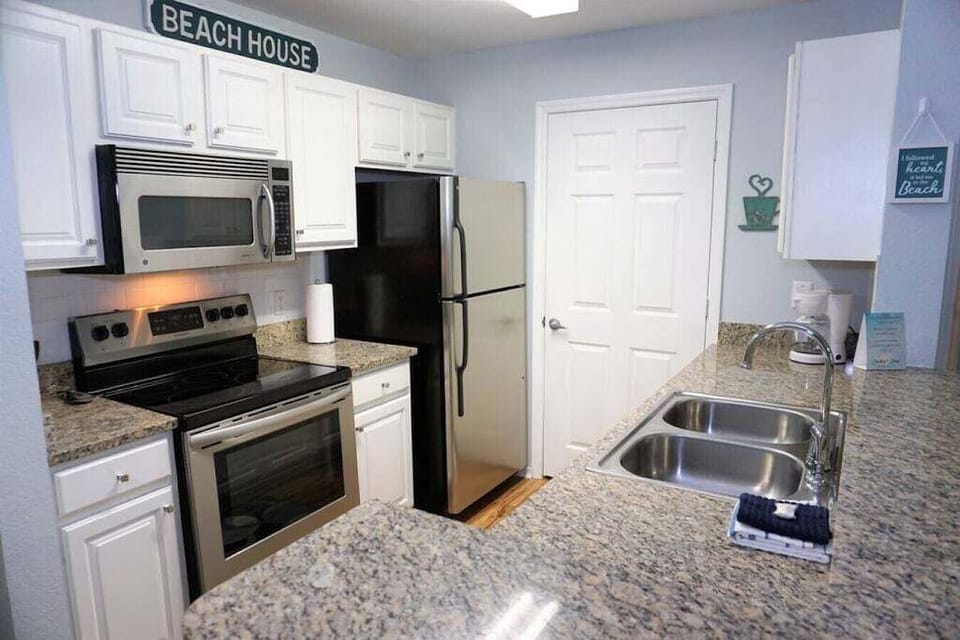 full kitchen