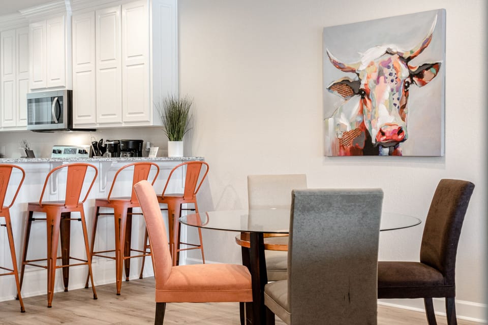 Table and breakfast bar