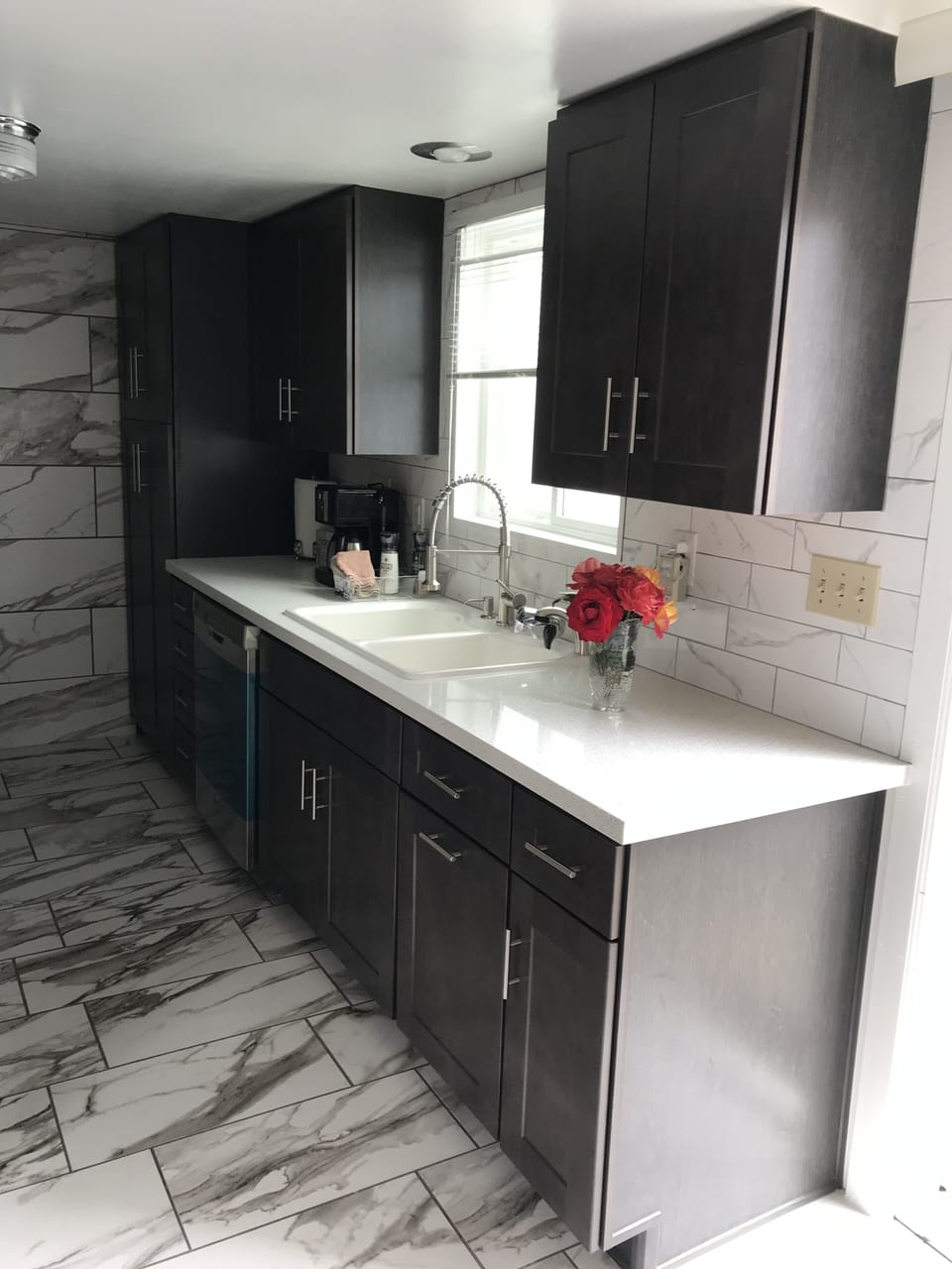 Full kitchen with double sink and water filter.