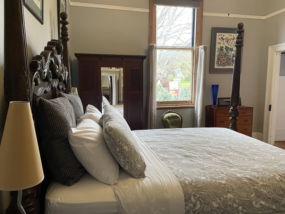 B&B bedroom 2- Queen size bed