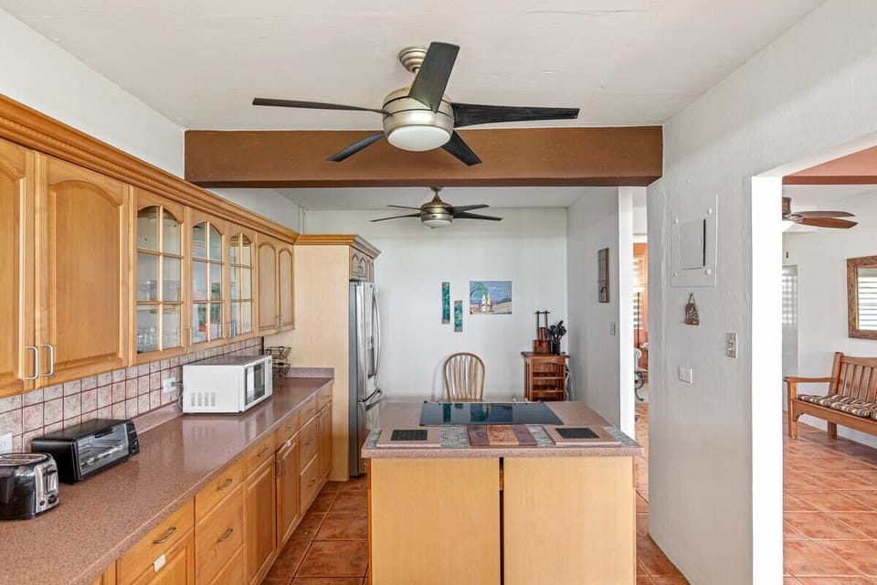 Features fan &amp; island