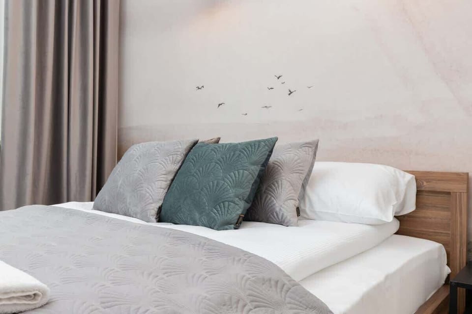 The bedrooms' tasteful decor combines comfort with elegance. 