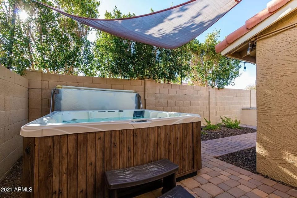 Outdoor spa tub