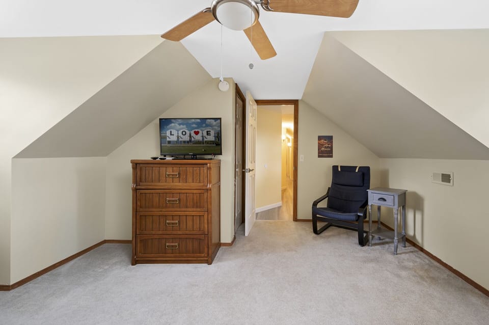 Bedroom 3 also has Flat Screen TV.