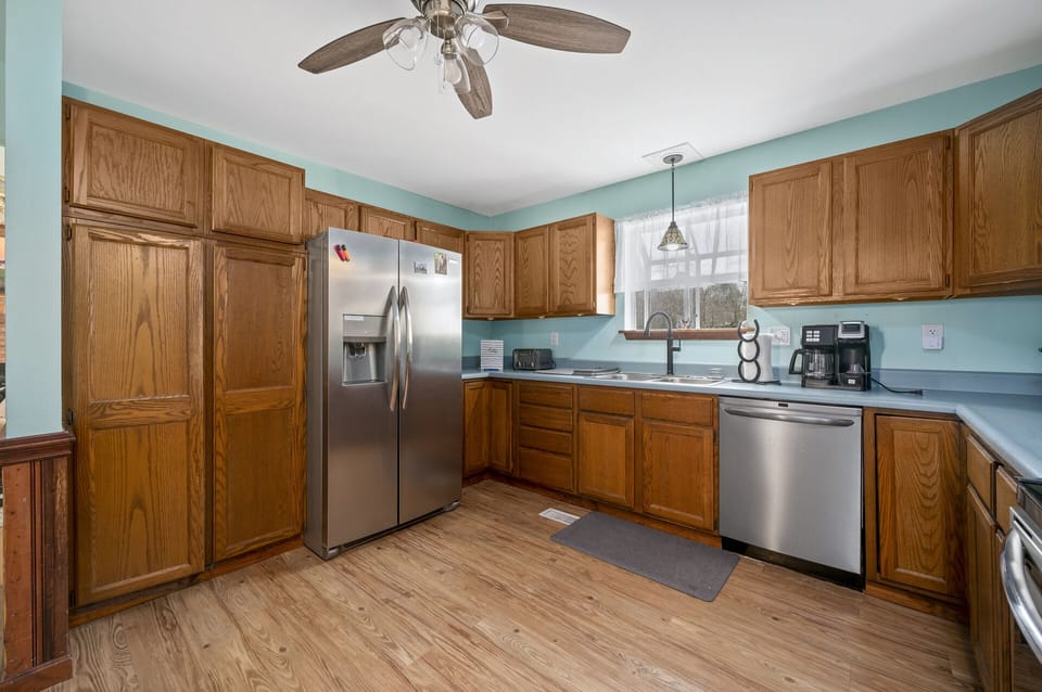 Well-equipped Kitchen has all you need.