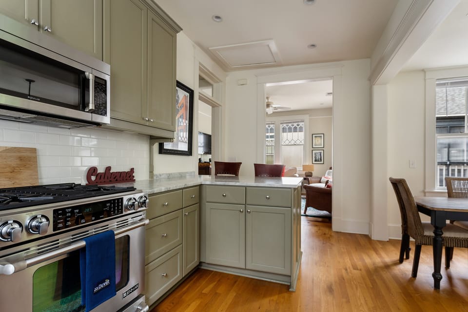 Downtown Luxury |Rutledge Avenue Inn (Suite C)