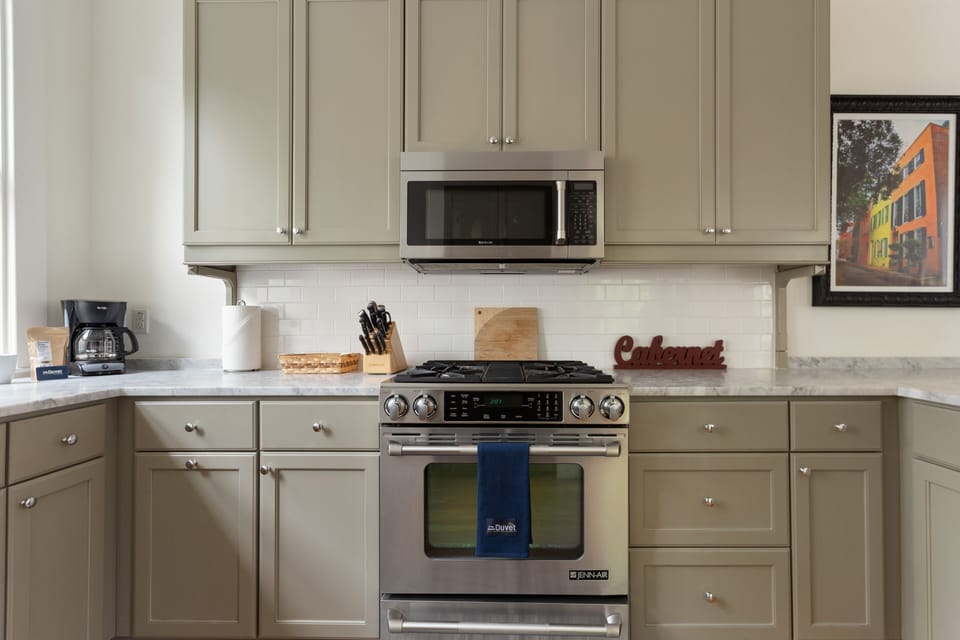 Downtown Luxury |Rutledge Avenue Inn (Suite C)