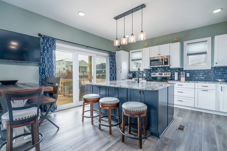 Open spaces and dual exits to the deck. 