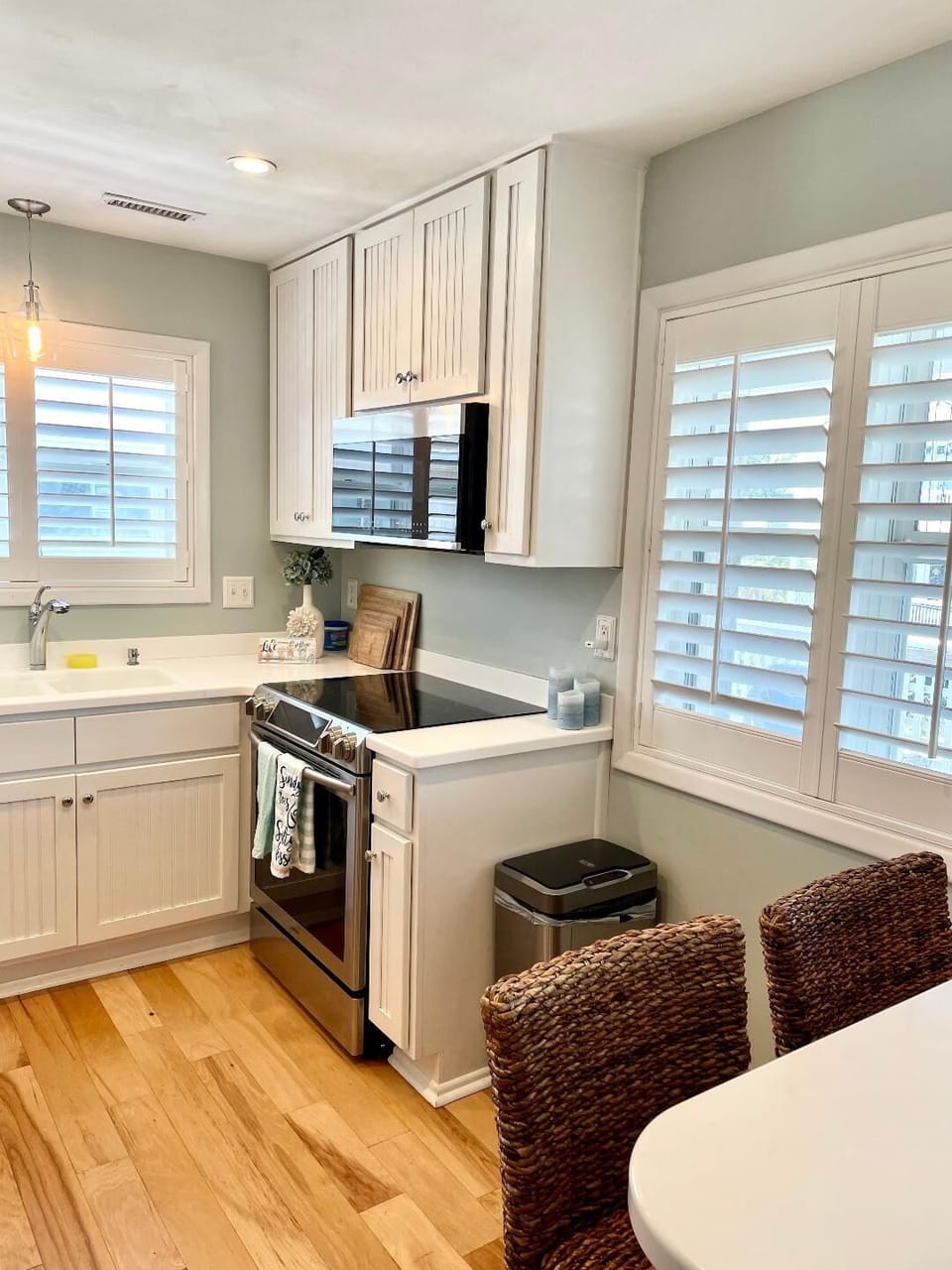 High end refrigerator, dishwasher, microwave, stove/oven 