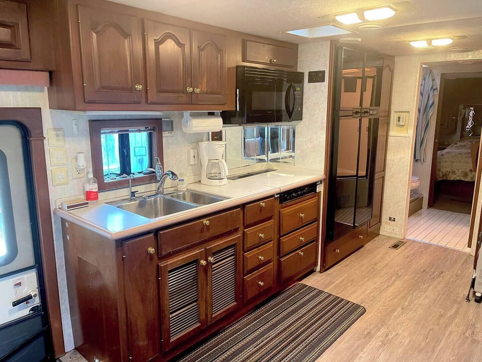Kitchen, Freezer, Fridge and Pantry