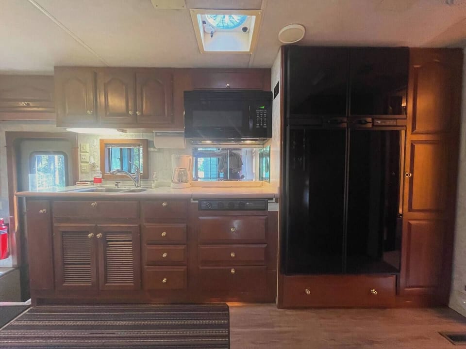 Kitchen, New Microwave, New Freezer/Fridge (with Ice-maker) and Pantry