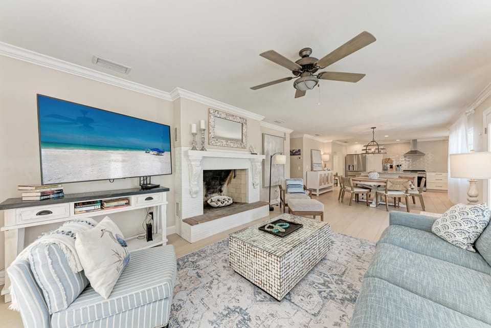 Cozy coastal cottage vibes in this living room
