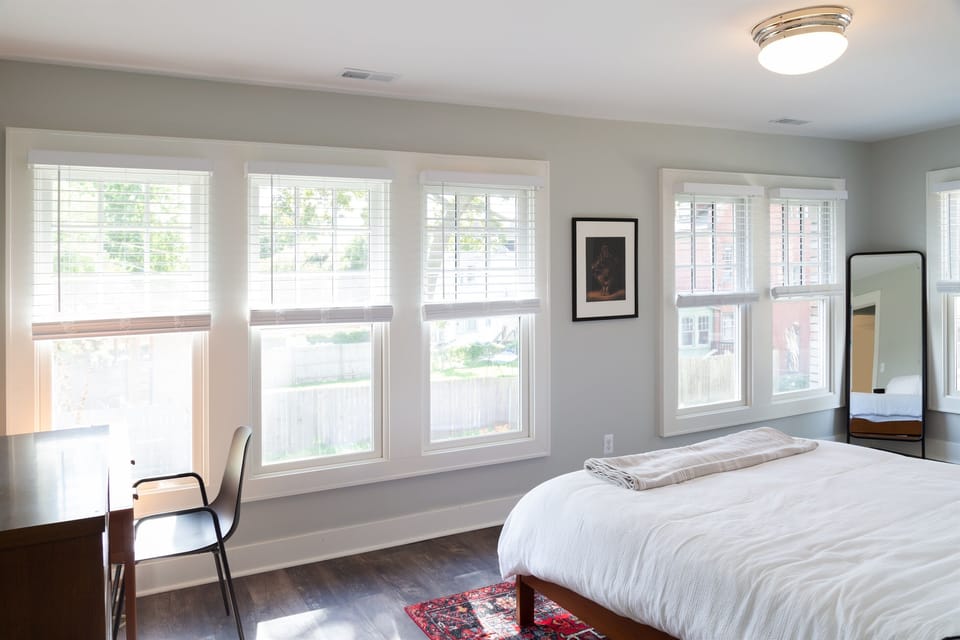 "In a safe neighborhood, very warm heater (great for winter visit ), clean, comfy bed, soft sheets, great lgbt coffee shop nearby. Highly recommend!" - Ashley, 5 Star Review