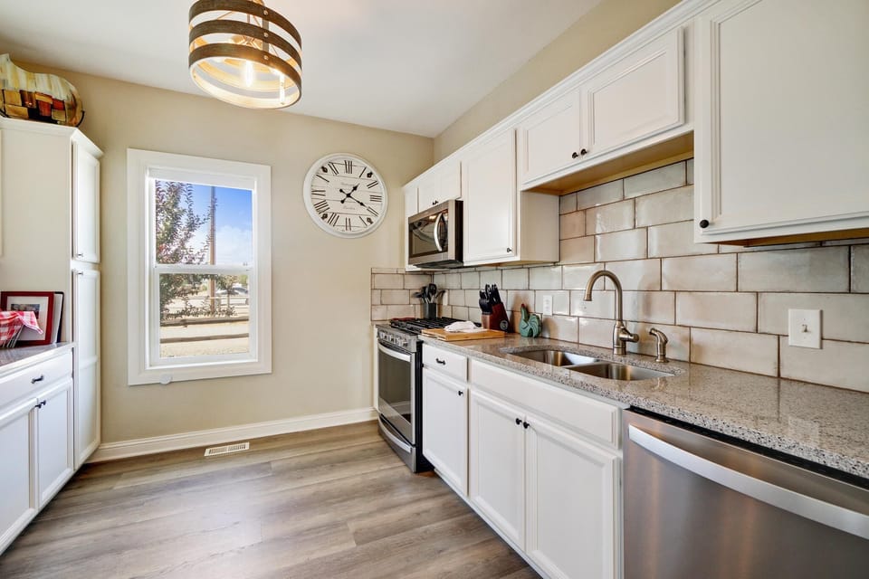 Super bright and beautiful Kitchen