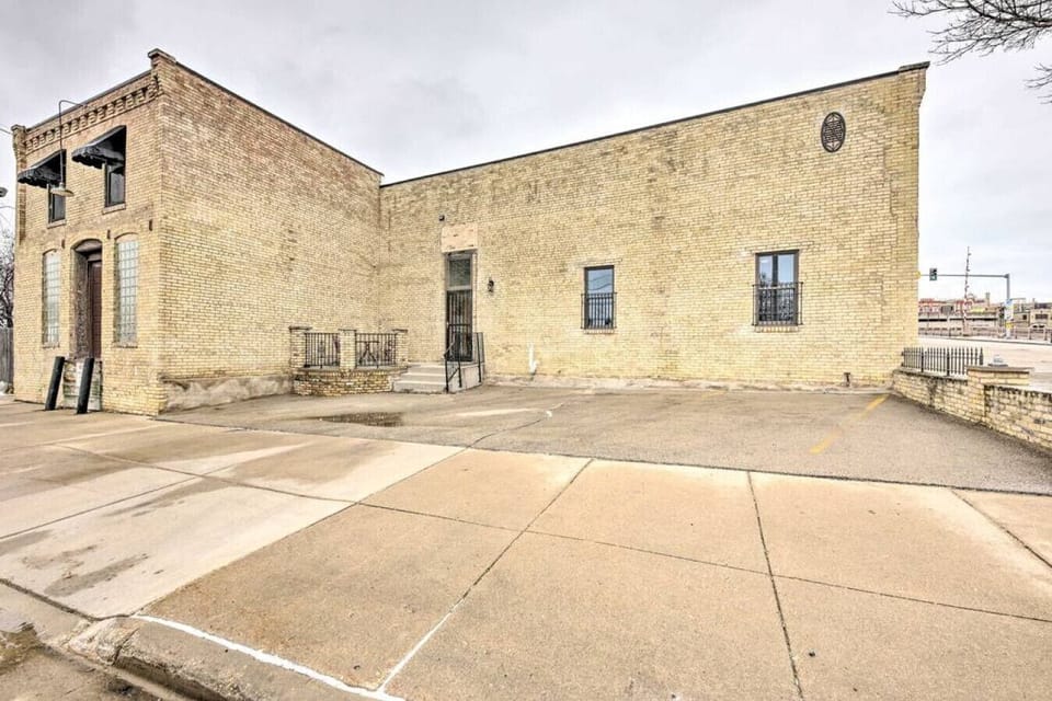 Parking lot with 3 free spaces