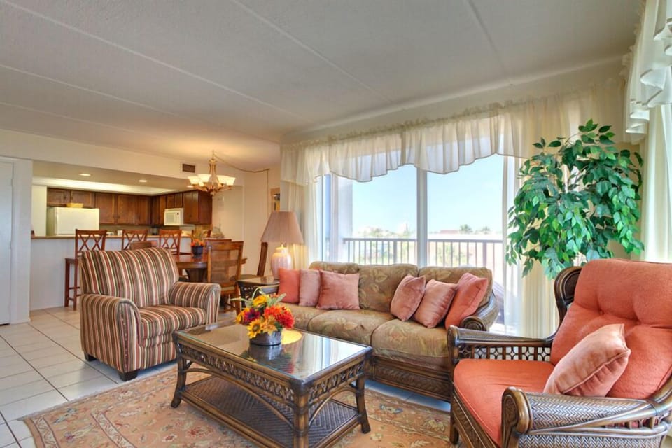 Our adorable, beachy getaway is the paradise backdrop you've been searching for!