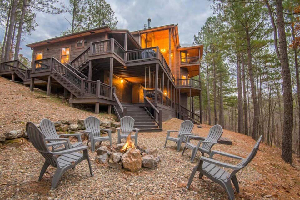06-Rustic-Mountain-Lodge--Fire-Pit
