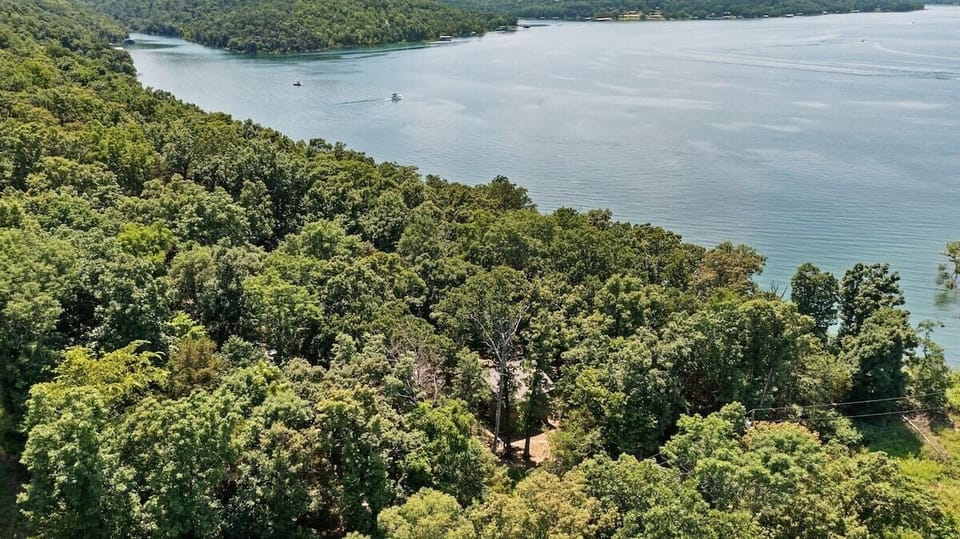 Life is better when you're just steps from the lake!