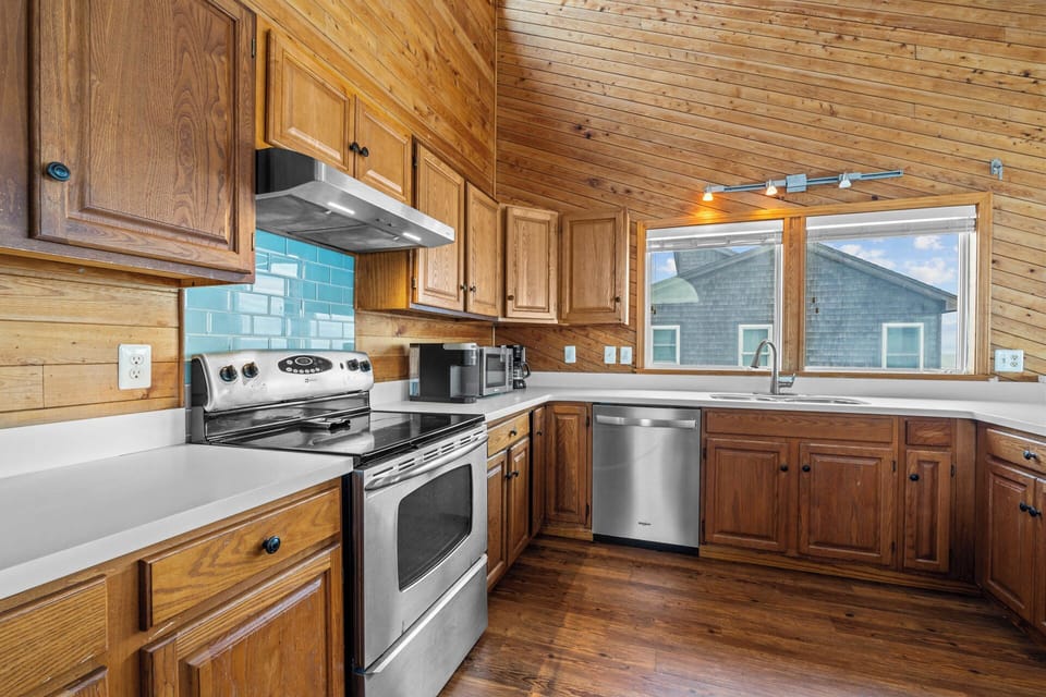 Surf or Sound Realty - 964 - Seas The Day - Kitchen-2