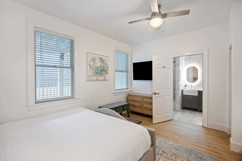 Bedroom 3: King Bed, TV, Semi-Private Bathroom (combo tub/shower), First Floor