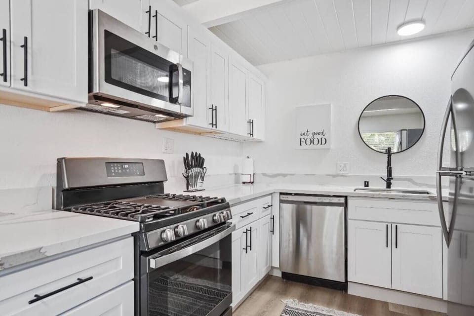 4 burner gas stove & stainless steel appliances!