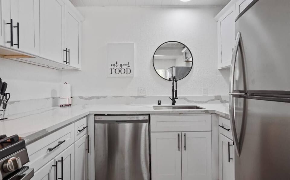 Full kitchen for all of your cooking needs!