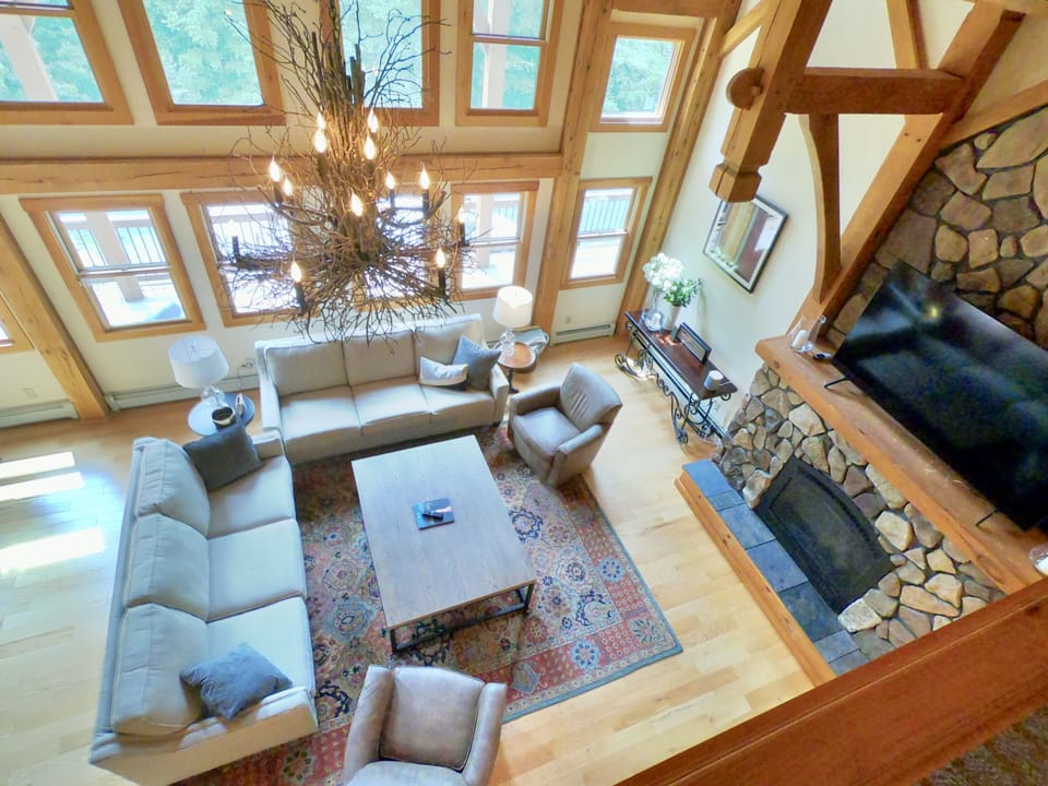 Light-filled living with gas fireplace - just flip the switch and cozy up