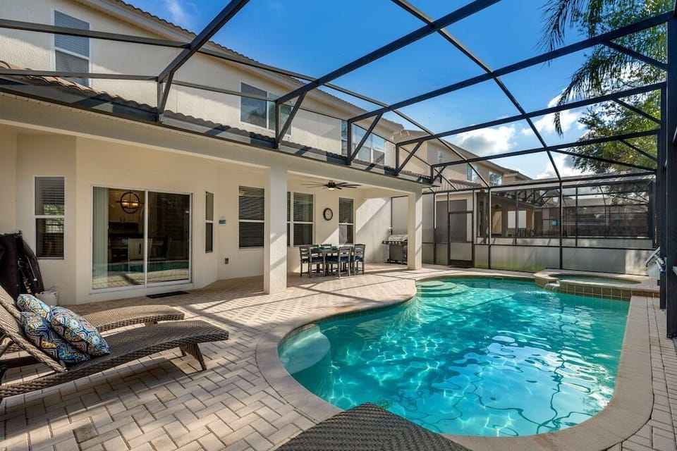 Private pool with no rear neighbors