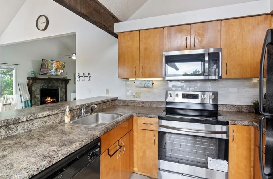 Full kitchen with new appliances. Mini appliances available.