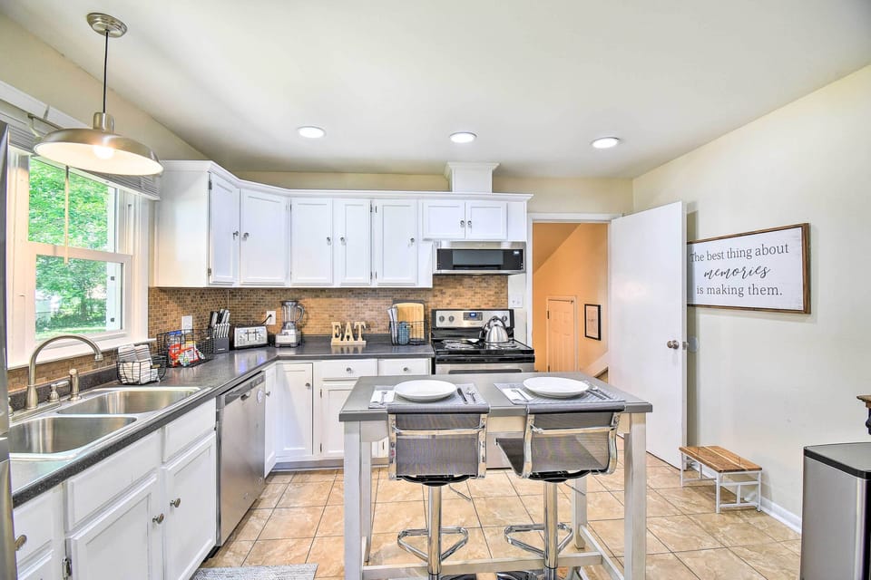 Fully Equipped Kitchen | Hand Mixer | Pots & Pans | Ice Maker