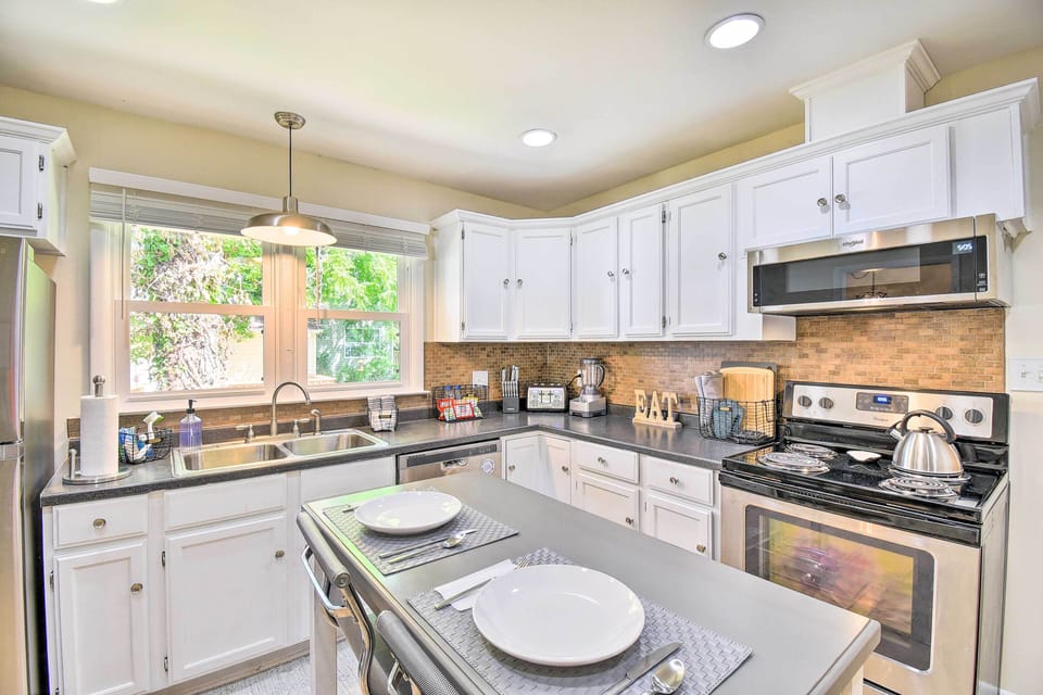 Fully Equipped Kitchen | Spices | Crock-Pot | Cooking Basics