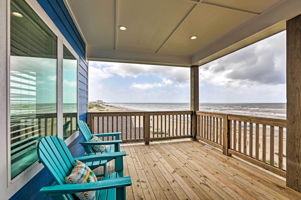 2-Level Deck | Ocean Views | Dog-Friendly Beach