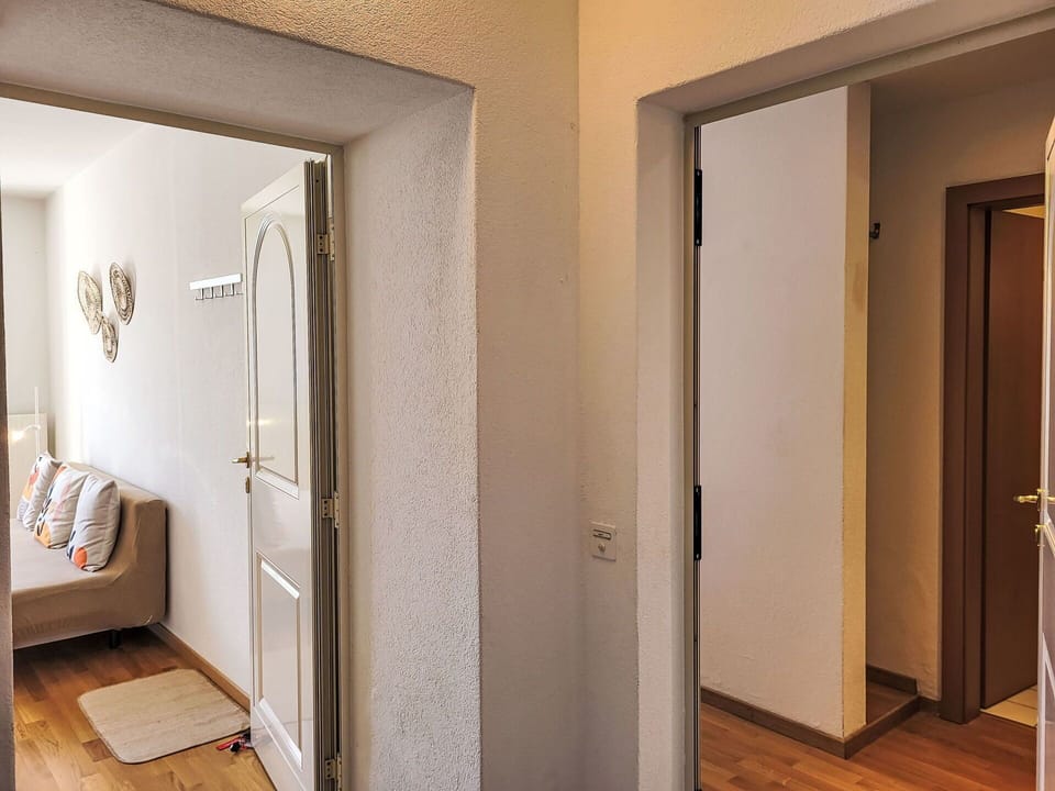 Wall, Flooring, Floor, Wood, Door, Interior Design, Home Door, Room, Ceiling, Wood Flooring