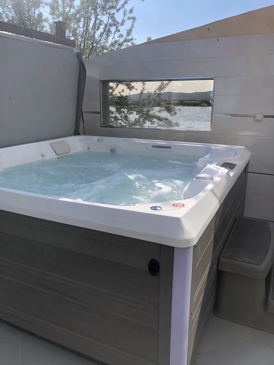 Outdoor spa tub