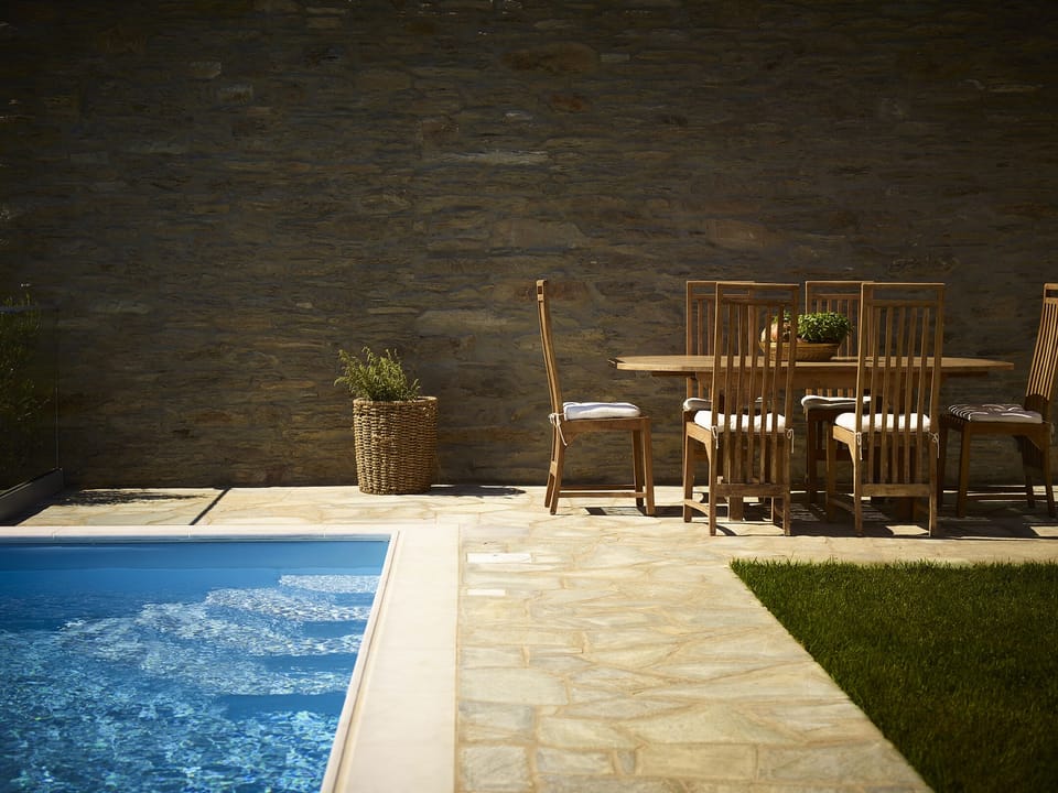 Long, lazy lunches by the pool.