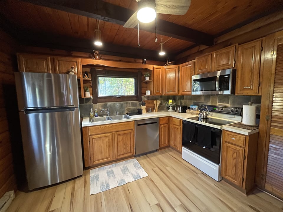 Fully stocked kitchen with new fridge, dishwasher and microwave 