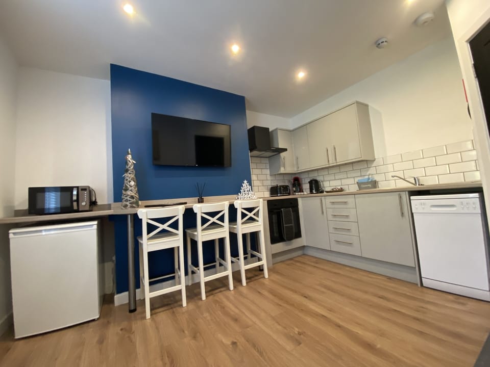 Apt 4 - 2 bed apartment - double - king - sofa bed
