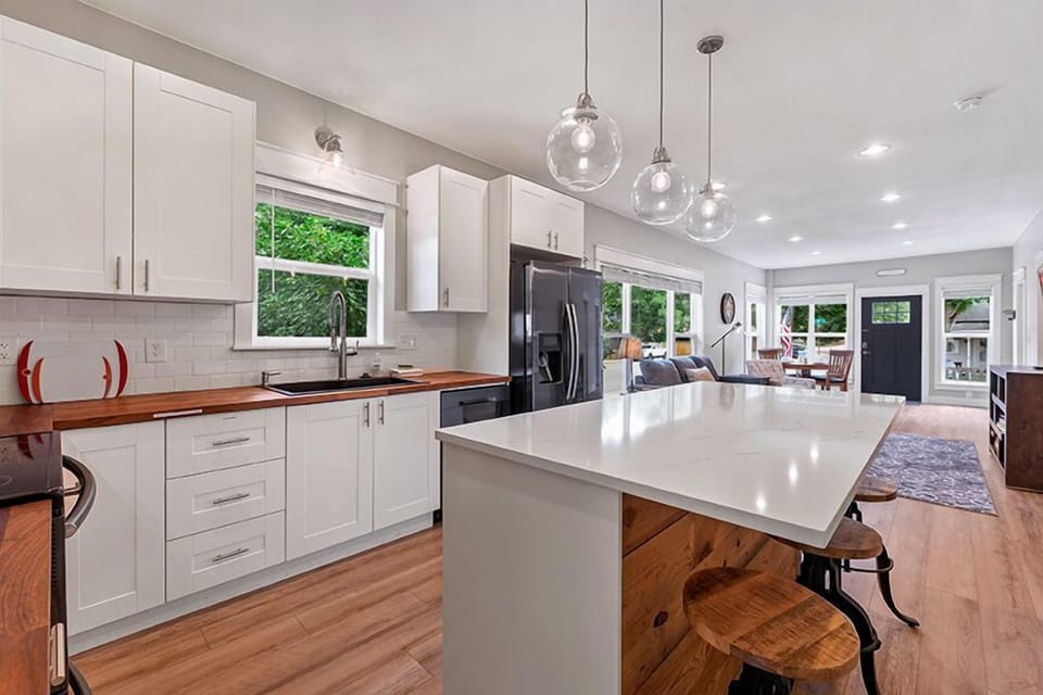 Kitchen with Island