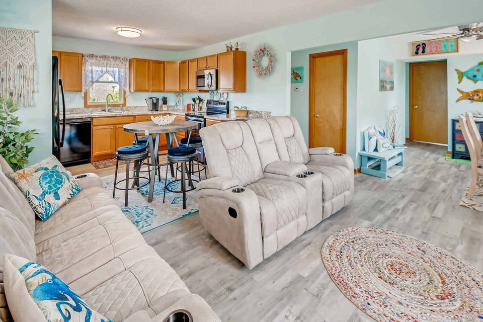 Surf-or-Sound-Realty-970-Sal's-House-Great-Room-1
