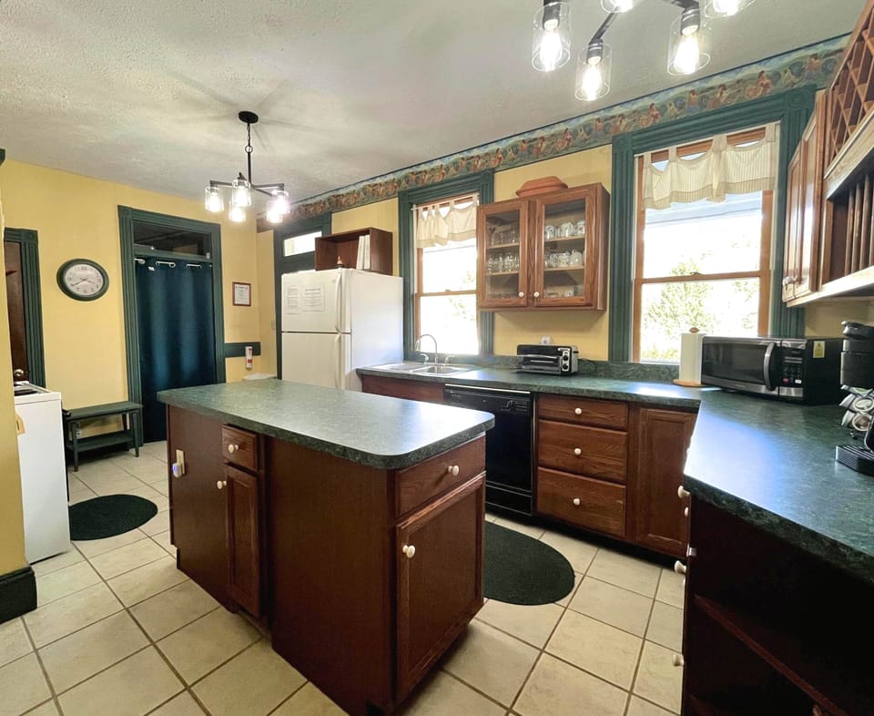 Elevation Vacation Rentals - Slatyfork Homestead