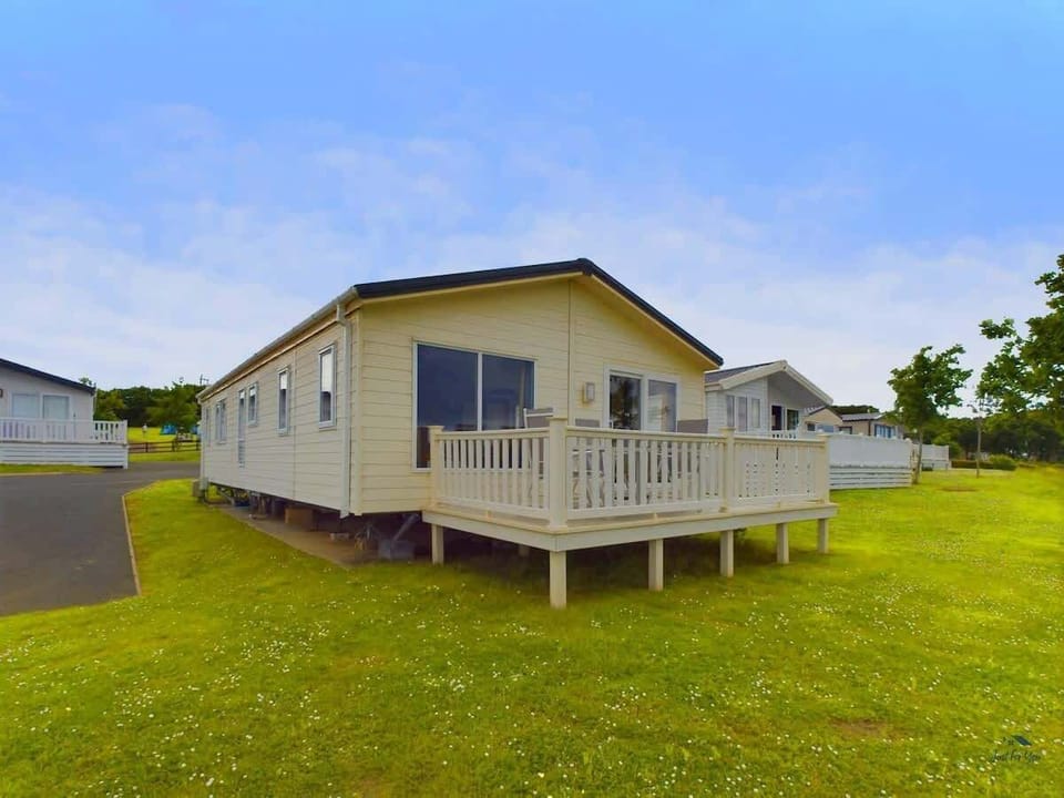 A high-end Clearwater lodge in an elevated, quiet corner of Thorness Bay Holiday Park.